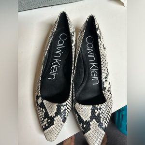 Calvin Klein black grey snake design hardly worn size 7
